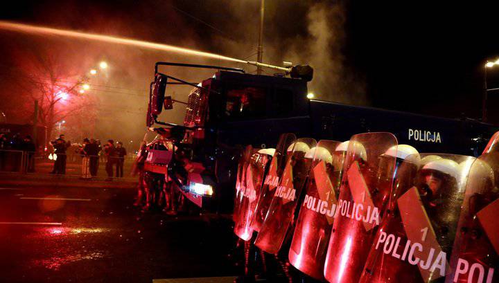 Поджоги, погромы и массовые задержания на День независимости в Варшаве