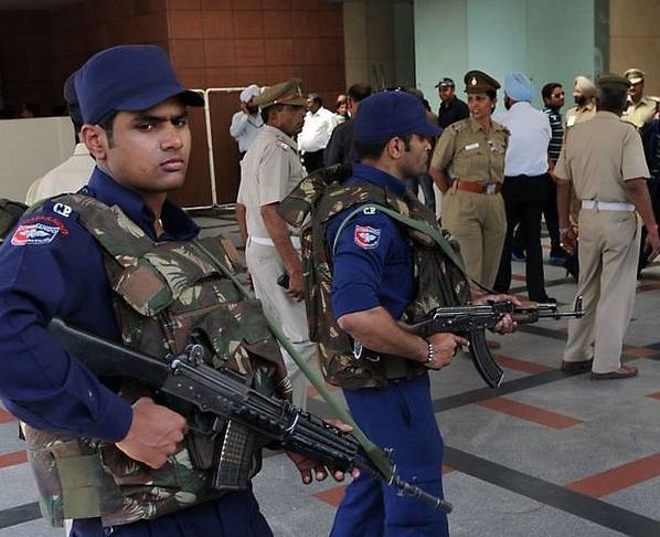 Индийская военизированная полиция хочет "калаши"