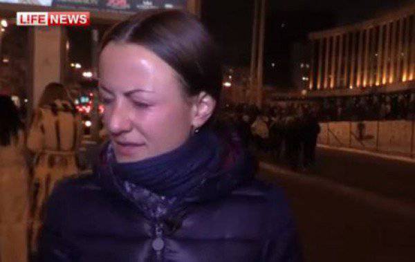 В Киеве украинские коллеги и футбольные фанаты избили журналистку LifeNews