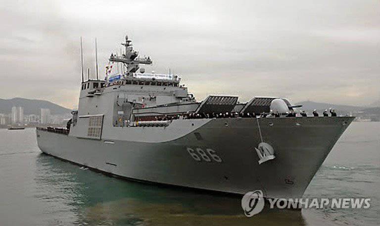 Южнокорейские ВМС получили новый десантный корабль