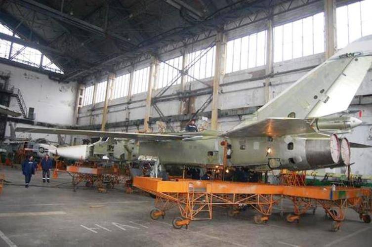 В Николаеве ремонтируют украинские Су-24