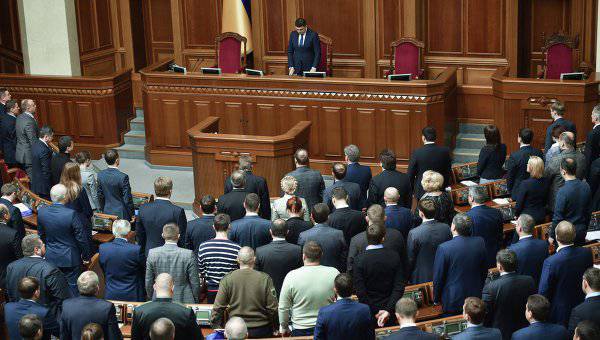 Верховная рада Украины рассматривает проект о расторжении базового договора о сотрудничестве с Россией