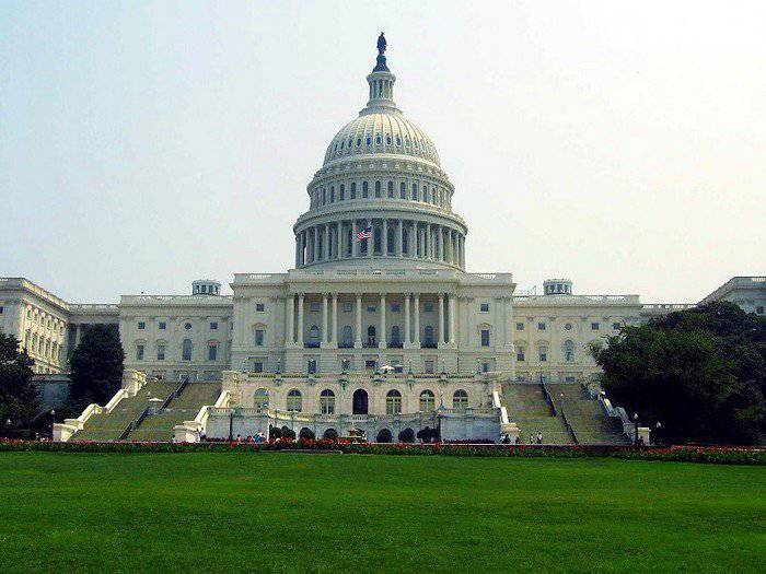 СМИ: принятый в США «Акт о поддержке Украины» – клин в отношения между Вашингтоном и Москвой