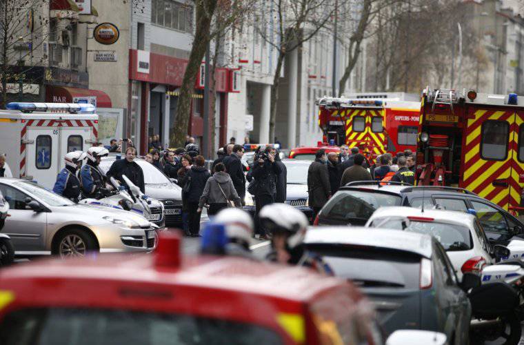 Захват заложников и новые перестрелки в Париже