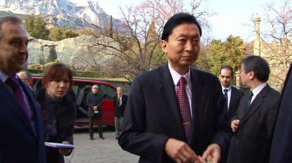 Экс-премьер Японии во время визита на Крымский полуостров заявил, что референдум в Крыму решил территориальную проблему