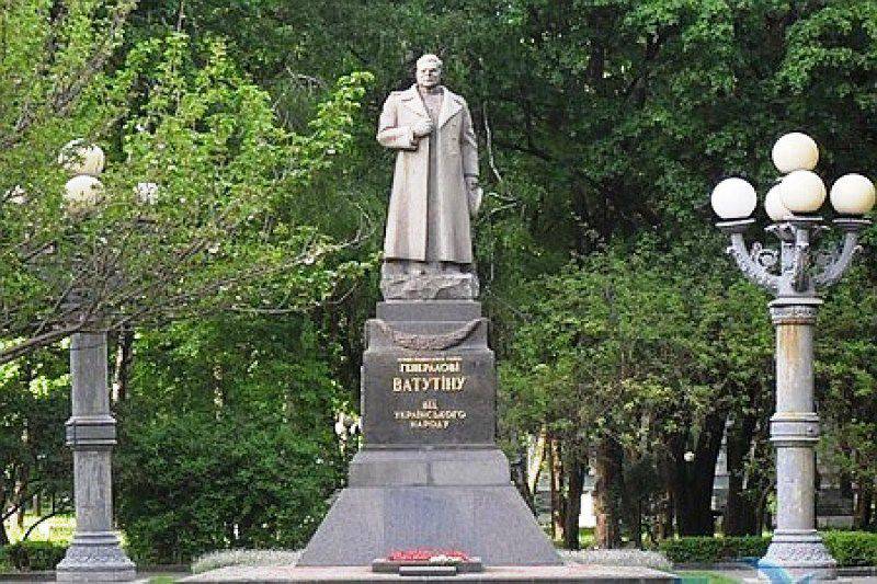 Киевские власти решили снести памятник Ватутину