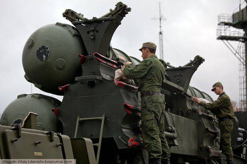 ЗРК С-400 "Триумф" заступили на боевое дежурство в Мурманской области