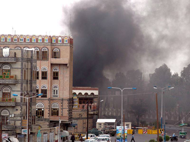 В Йемене пострадало здание дипмиссии РФ. Москва начала операцию по эвакуации своих граждан