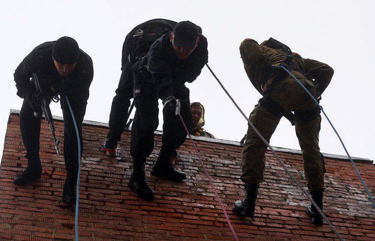 На территории шести федеральных округов РФ начались учения внутренних войск МВД «Заслон-2015»