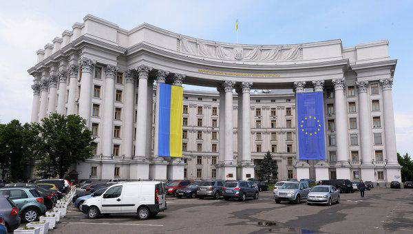 МИД Украины: Для ввода миротворцев на территорию страны нужны консультации с РФ