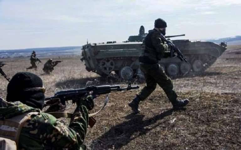 В Донбассе зафиксированы обстрелы Широкино и боестолкновение под Горловкой