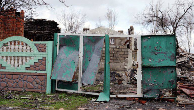 В Донбассе стороны вновь обвинили друг друга в обстреле из тяжёлых орудий