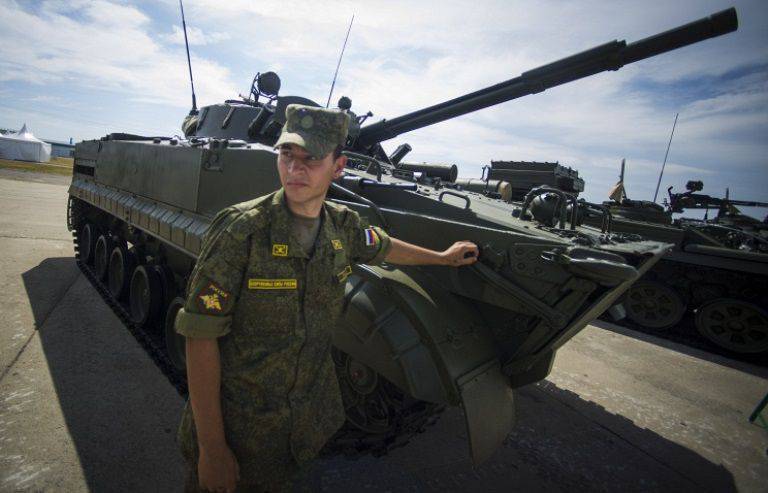 В российские войска поступят сотни БМП-3