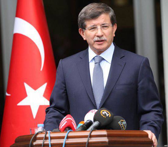 Турецкий премьер назвал воссоединение Крыма с Россией "неправомерной аннексией", а крымчан "страдающими"