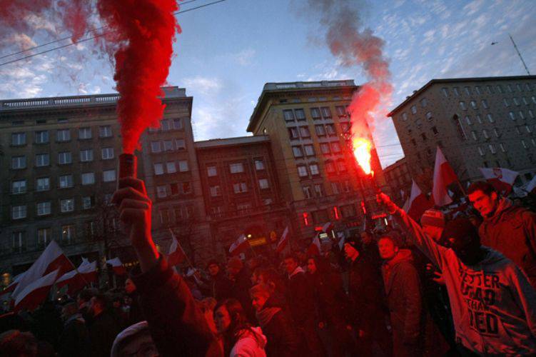 СМИ: будку охраны у российского посольства в Варшаве в 2013 г подожгли по приказу главы МВД Сенкевича
