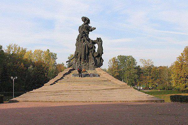 Украинские радикалы намерены разрушить мемориал Бабий Яр, связывая процесс с "декоммунизацией"