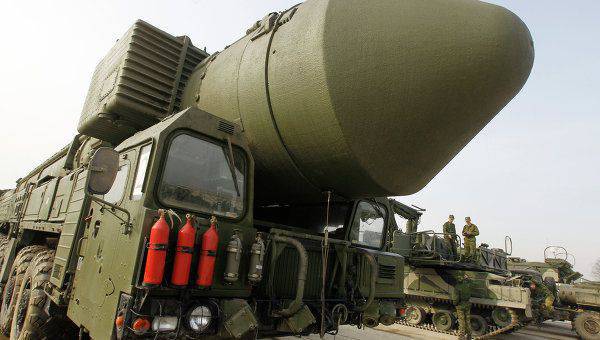 Минобороны РФ опубликовало видео понтонной переправы ракетных комплексов «Ярс» и «Тополь-М»