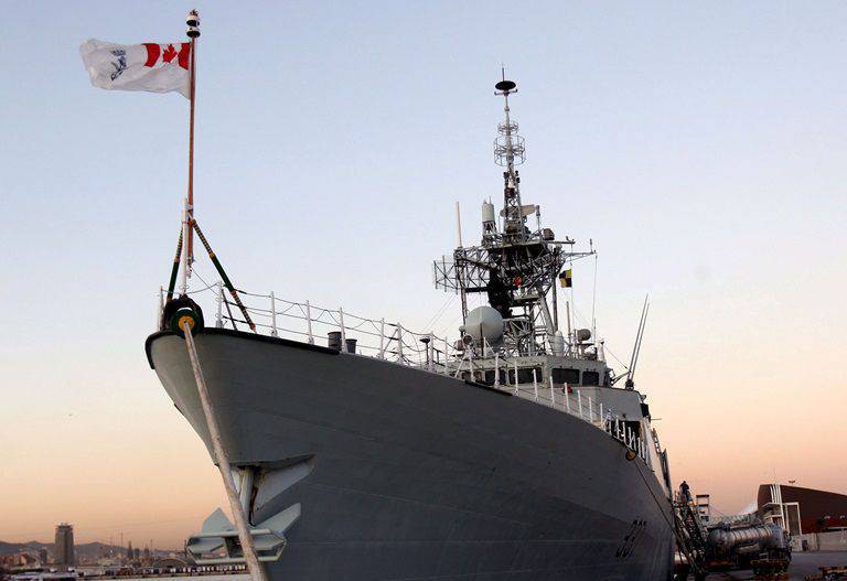 Канадский фрегат с премьер-министром на борту сопроводили до Польши российские корабли