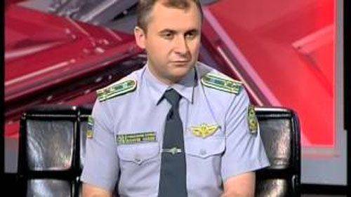 Представитель погранслужбы Украины заявил, что в грузовиках МЧС РФ, доставляющих гумпомощь в Донбасс, обнаружены "военные шлемы"