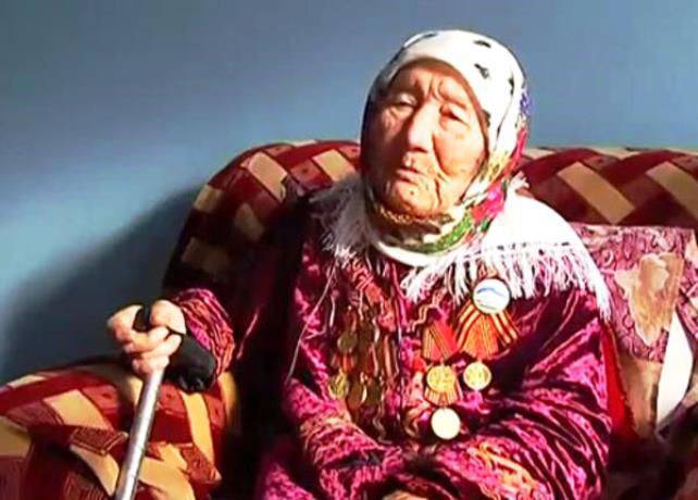 В Киргизии скончалась женщина, взявшая в годы войны под опеку 150 детей из блокадного Ленинграда