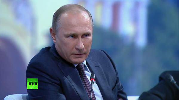 Владимир Путин на ПМЭФ-2015: "После вторжения в Ирак всех разогнали, всё уничтожили, Саддама повесили, дальше — ИГИЛ"