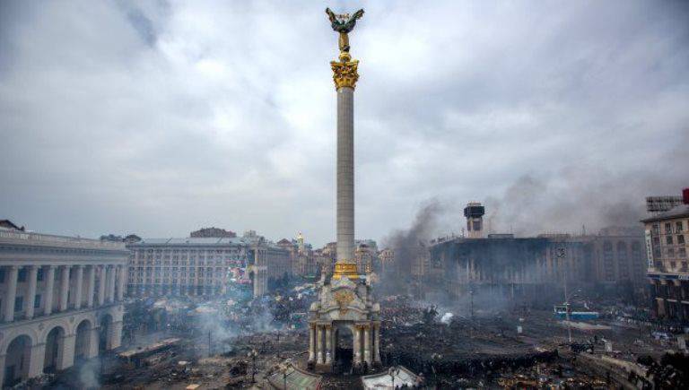Обозреватель: США удачно выбрали время для «демократизации» Украины