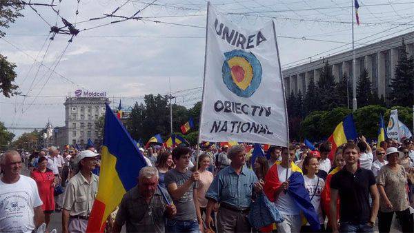 В Кишинёве проходит митинг за присоединение Молдавии к Румынии