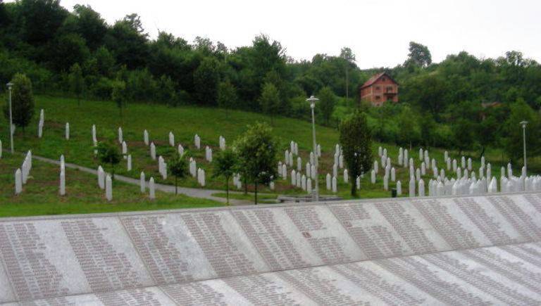Сербского премьера прогнали с мероприятия, посвящённого трагедии в Сребренице