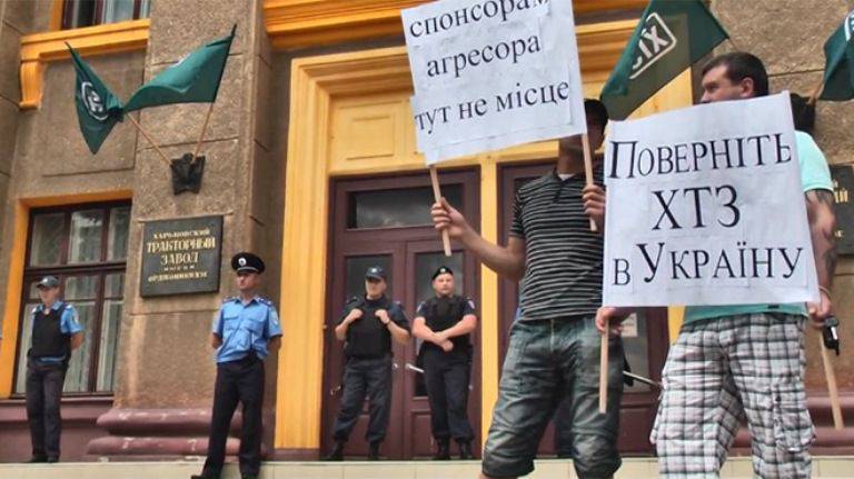 «Правый сектор» требует национализировать Харьковский тракторный