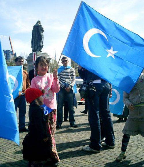Китайские власти сообщают о связях "Организации освобождения Восточного Туркестана" с ИГИЛ