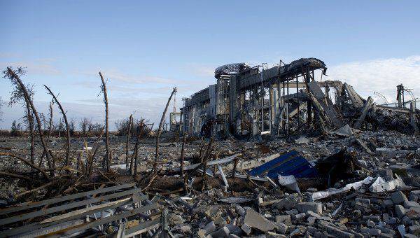 В завалах аэропорта Луганска обнаружен склад с американским оружием