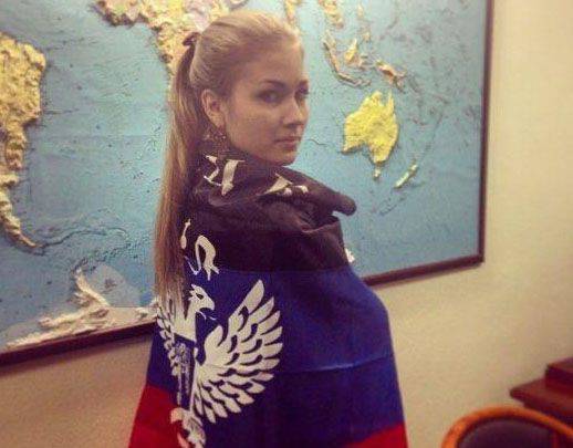Активистка "НОД" не смогла вручить флаг Новороссии Земфире во время концерта