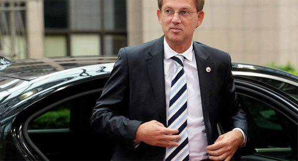 Словенский премьер высказался за отмену антироссийских санкций после встречи с Дмитрием Медведевым