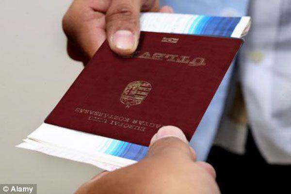 В Будапеште считают, что многие жители Украины получают венгерские паспорта мошенническим путём