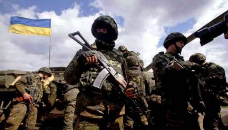 Украинский спецназовец расстрелял флаг свой страны, установленный на «бандеромобиле»