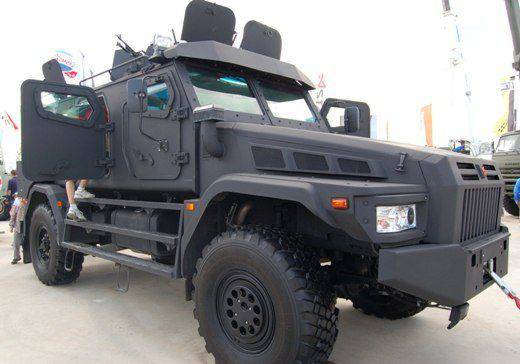 ЗАО «Астейс» представило черный бронеавтомобиль «Патруль-А»