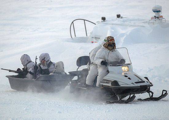 Учения арктической бригады РФ на острове Котельный