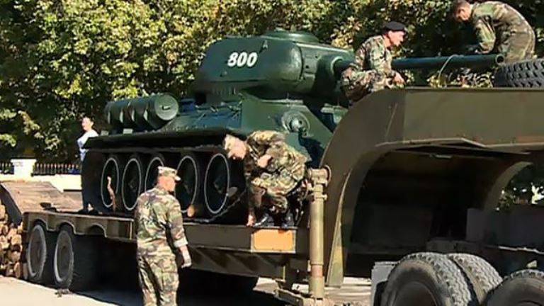 В Молдове по приказу министра обороны демонтирован памятник танку Т-34