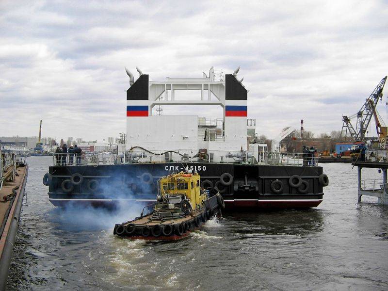 На Камчатку прибыл новый плавучий кран для обслуживания подлодок проекта «Борей»