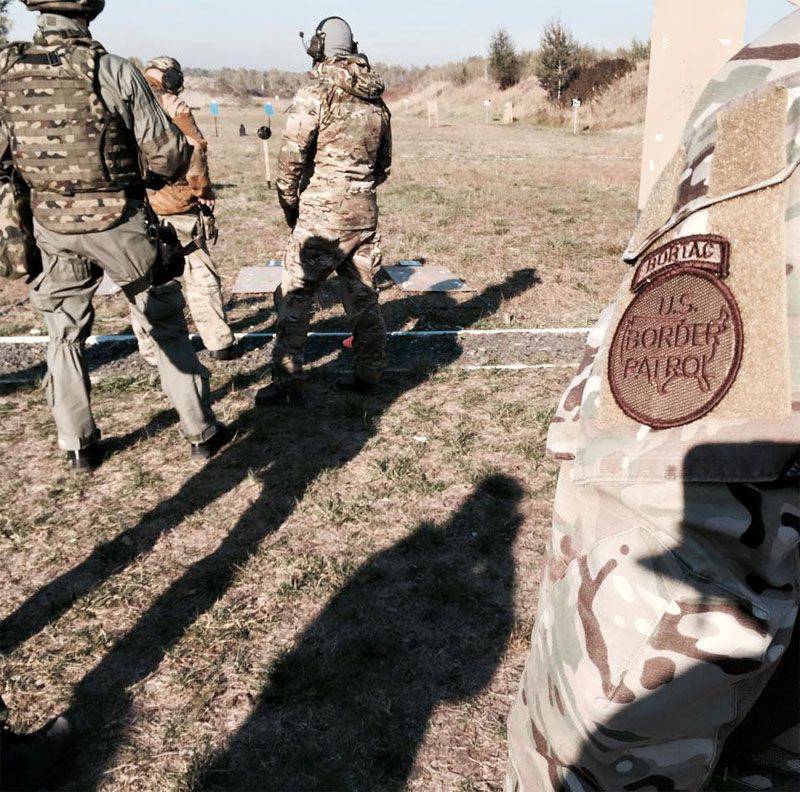 Представителей спецподразделения МВД Украины "Сокол" тренируют американские инструкторы