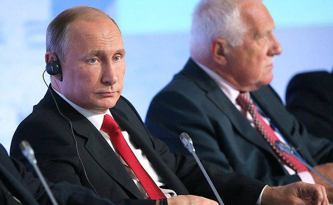 Владимир Путин выступает в клубе "Валдай": "Поддержка некоторыми странами госпереворотов на Ближнем Востоке привела к взрыву и росту рисков для всего мира"