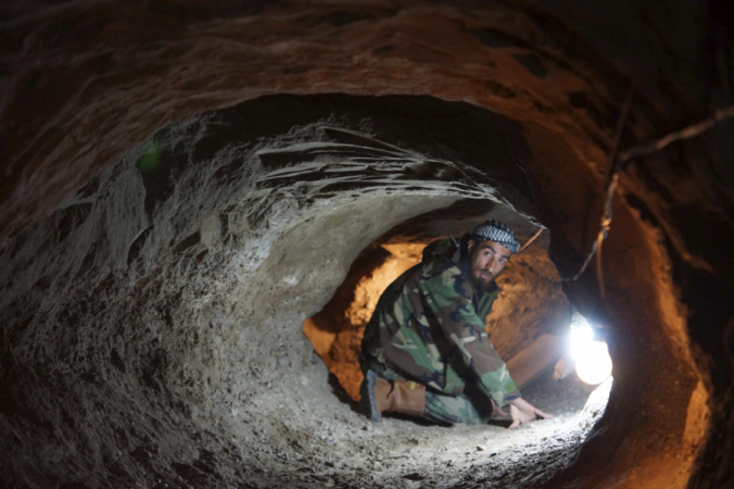 Подземная война "Исламского государства": справится ли авиация?