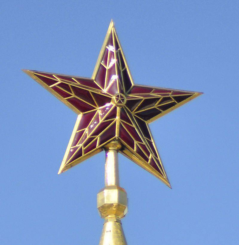 Кремлевским звездам - 80 лет