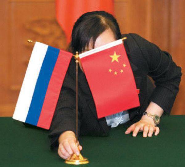 СМИ: Западу следует опасаться российско-китайского «колосса»