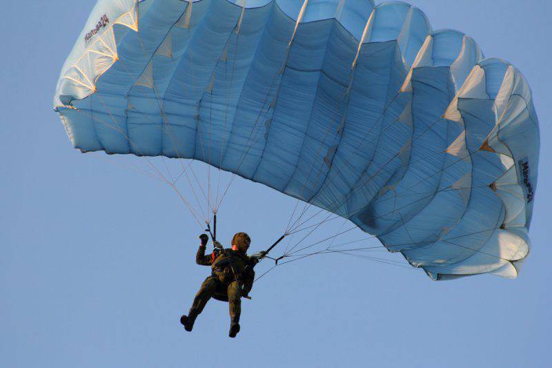Под Самарой спецназовцы осуществляли десантирование с предельных высот парашютной подготовки