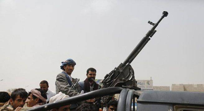 Хуситы взяли под свой контроль город и военный лагерь в Йемене