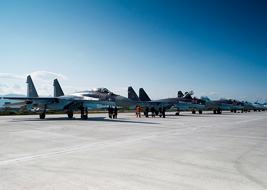 Новейшие истребители Су-35С впервые заступили на дежурство на Дальнем Востоке