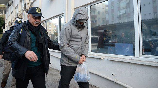 Турецкие спецслужбы в Анталье арестовали троих россиян "по подозрению в причастности к теракту в Стамбуле"
