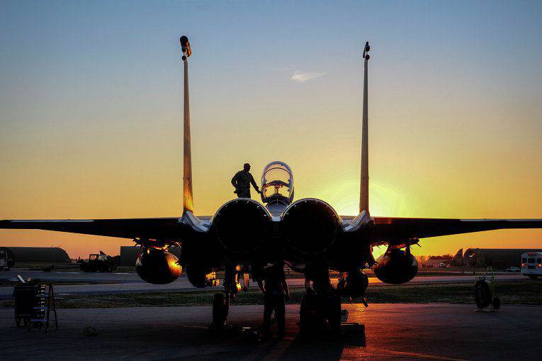 Пентагон опубликовал видео «хорошего удара» американских ВВС по денежному хранилищу ДАИШ