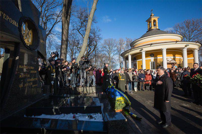 Порошенко назвал число погибших в Донбассе украинских силовиков и спел "ще не вмерла..."